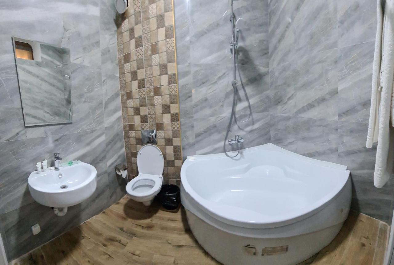 Riverside Boutique Hotel 阿拉木图 外观 照片